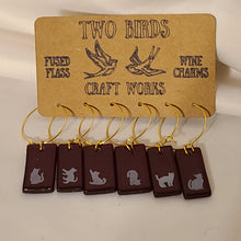 Load image into Gallery viewer, Wine Charms: Cats! (fused glass)