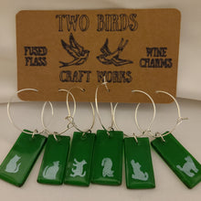 Load image into Gallery viewer, Wine Charms: Cats! (fused glass)